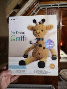 Kreativní sada na výrobu háčkované žirafy