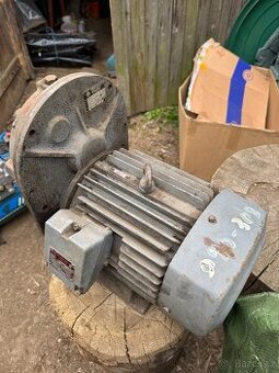 Elektromotor s převodovkou 2.2kw