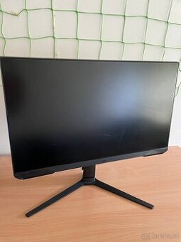 Monitor, klávesnice, myš a koberec - 1