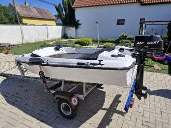 Otevřená loď i na rybaření s vozíkem