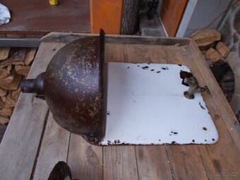 Litinové umyvadlo /výlevka