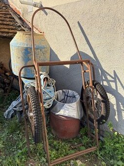 Kára s koly na motorku