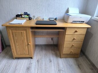 Psací stůl z masivu