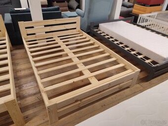 NOVÁ MASIVNÍ BOROVICOVÁ POSTEL S VYSOKÝM ČELEM š.140cm