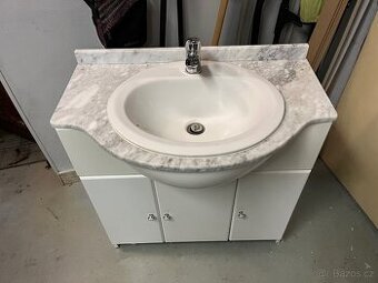 koupelnová skříňka