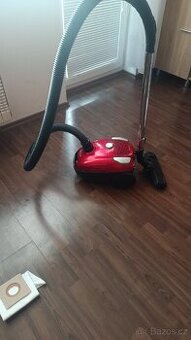 Prodám vysavač PRIVILEG na sáčky( 2x sáček součástí)850w