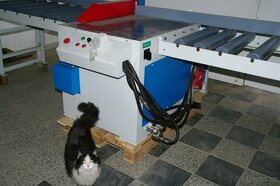 Zkracovací pila hydraulická podstolní