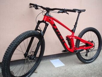 Téměř nový Trek Slash 7 Gen 5