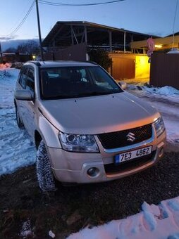 Suzuki Grand Vitara 2.0 4x4 benzín Zlatá metal