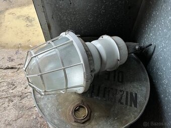 Robustní průmyslové světlo „Želva“