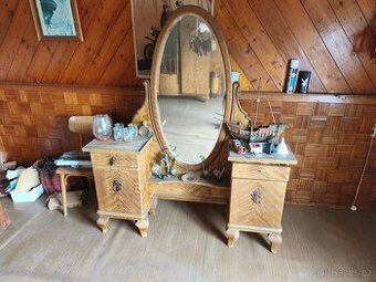 Historický nábytek