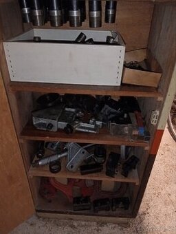 Skříň s příslušenstvím k soustruhu TOS SM16