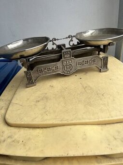 Staré kuchyňské váhy