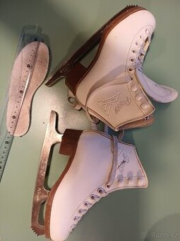 Dětské dívčí lední brusle Botas vel 28