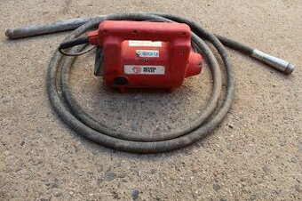 Pronájem ponorného vibrátoru, latě, hrabla a hladítka.