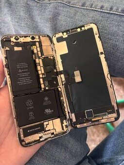 IPhone X na díly