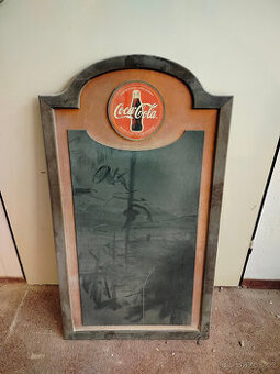 Retro reklamní cedule Coca-Cola s tabulí na psaní.