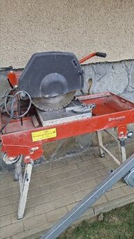 Husqvarna TS 400F – profesionální řezačka na dlažbu a kámen