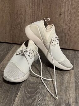 Lehké běžecké tenisky Nike vel. 39