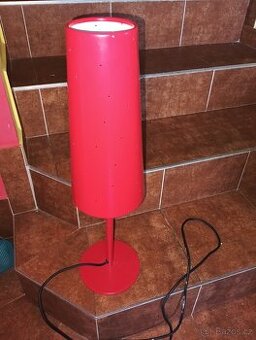 TALLVIK Lampička retro z Ikei 90 léta výška 60 cm červená