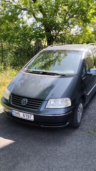 VW Sharan 1.9 TDI, 7 míst a sedaček