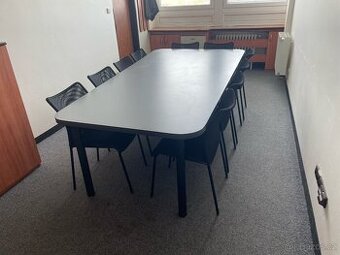 Stůl do zasedačky i s židlemi