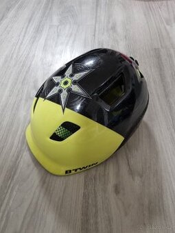 Dětská helma Decathlon B'Twin 520 Heroboy