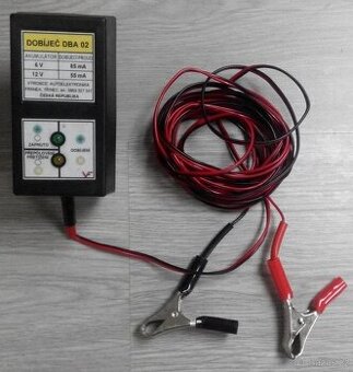 Udržovací auto nabíječka 6 a 12V