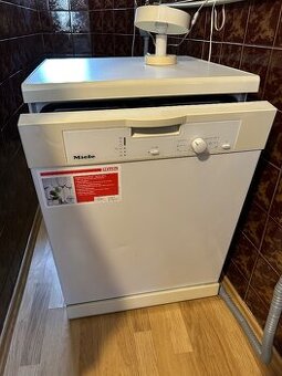 Myčka Miele bílá G 1022SCU