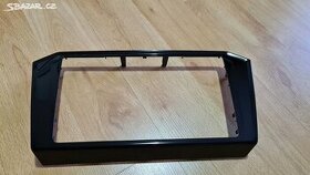 Černý rámeček pro displej 8" VW Passat B8 / Arteon