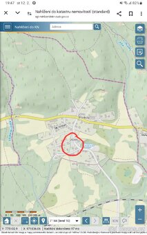Stavební pozemek včetně stavebního povolení na RD s garáží