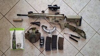 Airsoftová zbraň + vybavení