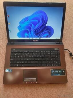 17 palcovy notebook Asus