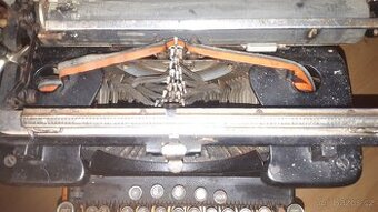 Prodám starozitny psací stroj