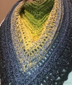 Háčkovaný šátek