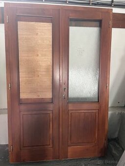 VCHODOVÉ DŘEVĚNÉ DVOUKŘÍDLÉ DVEŘE 145x218-PRAVÉ-PLZEŇ