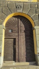 Nebytový prostor 99,8 m2 na náměstí Velvary - 1