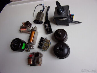 konvolut elektro součástky..