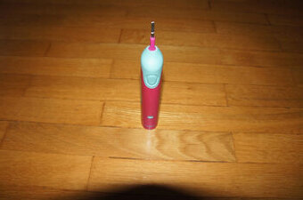 Dětský elektrický zubní kartáček