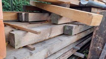 Stavební řezivo - různé trámy a fošny