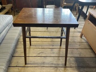 Starožitný dřevěný stolek