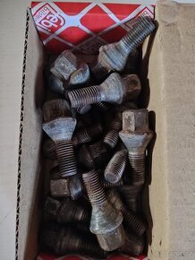 Renault šrouby na kola