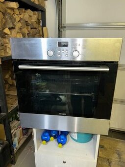 Vestavná trouba Siemens HB 532 E5