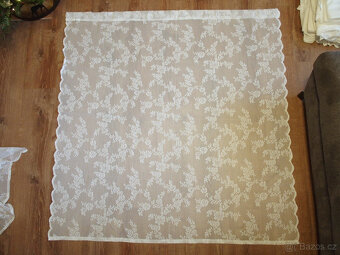 Průsvitná smetanová záclona IKEA s květinami 8 ks