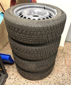 Sada pneu 205/55/16, cena za sadu 2000,- Kč