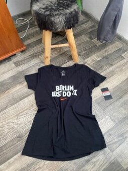 Krásné nové triko Nike vel.40/L-PC 649,-