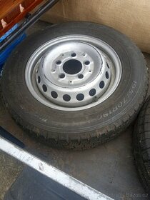 Prodám pneu i s diskem