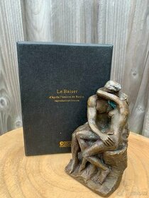 Krásná malá bronzová socha realizované sochy „Le Baiser“ - 1