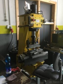 Hydraulický lis 28t