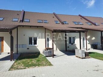 Velký Osek, prodej řadového rodinného domu 5+kk, 106 m2 na p